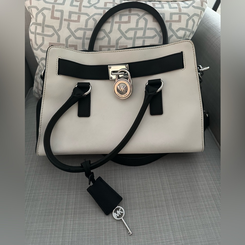 Stylish Black and White Satchel - Picture 2 of 16